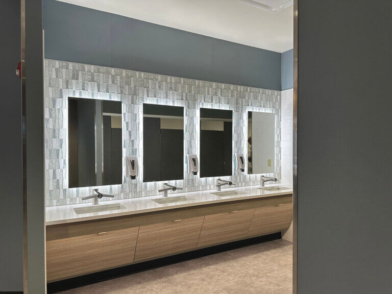 gym locker room, sauna, shower Evansville, IN East