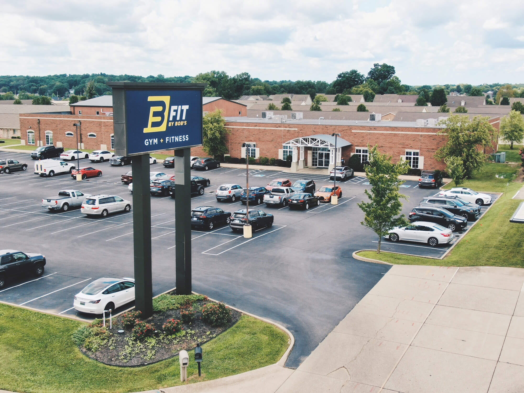 Gym with parking lot and signboard view.